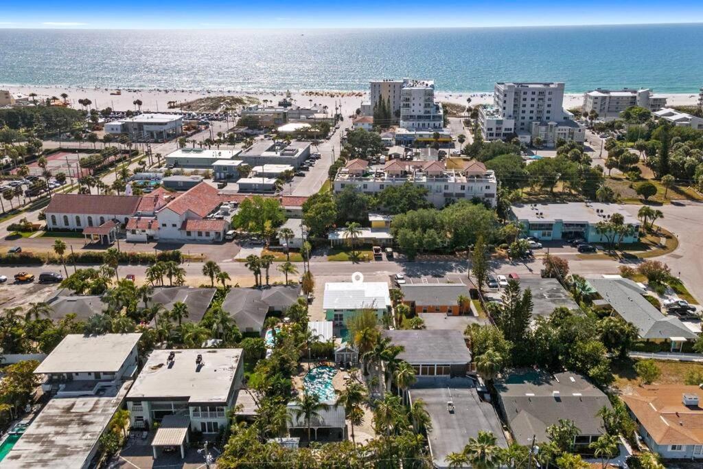7 Bedroom 5 Bath Home With Cottage On Clearwater Beach! Exterior foto