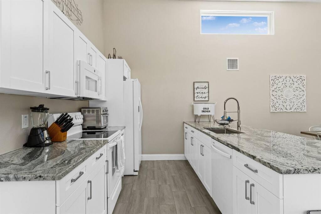 7 Bedroom 5 Bath Home With Cottage On Clearwater Beach! Exterior foto